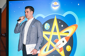 Дмитрий Дюжев на презентации проекта «Звездный экипаж Барни»